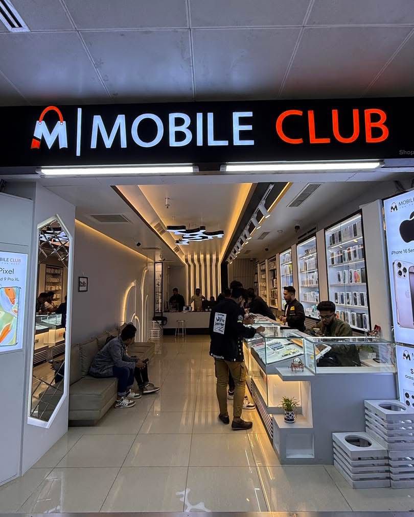 Mobile Clubs Store Interior