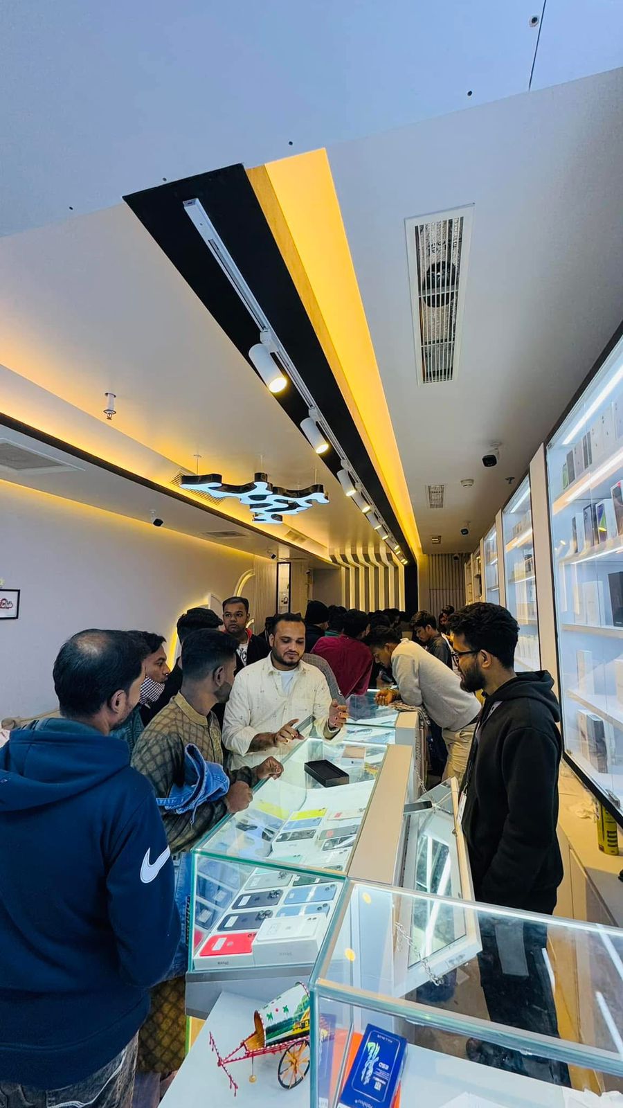 Mobile Clubs Store Interior